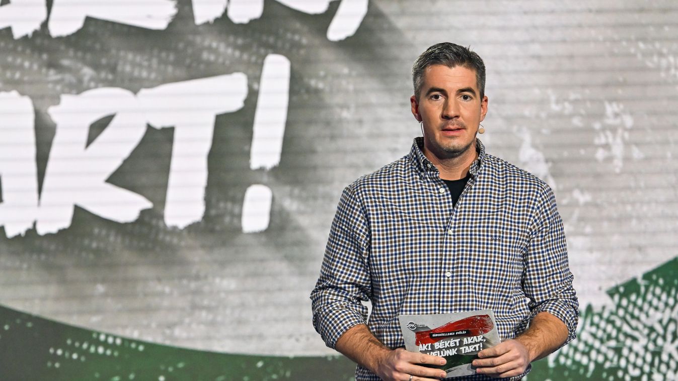 Kocsis Máté, a Fidesz frakcióvezetője beszédet mond a digitális polgári körök által szervezett háborúellenes gyűlésen a mohácsi Városi Sportcsarnokban 2025. december 13-án.
MTI/Illyés Tibor