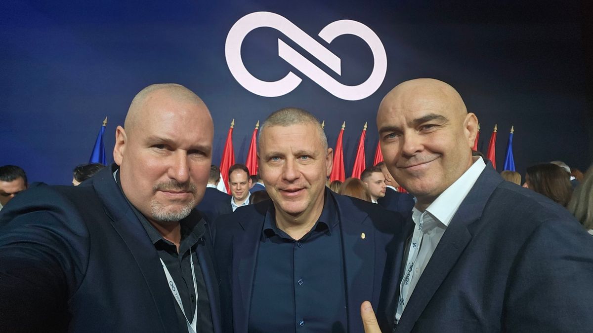 Alkotmányos puccsra készülhetnek a tiszás rendőrök