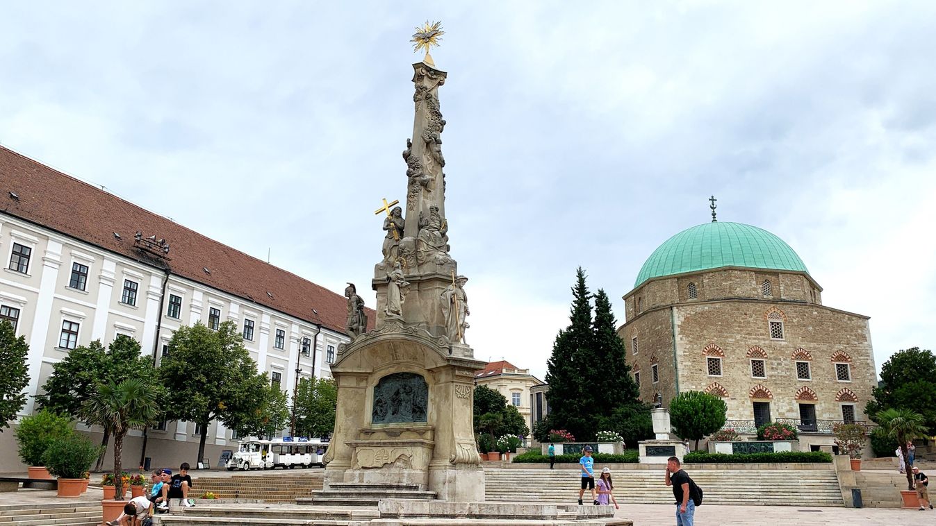 Pécs, Hungary, August 8, 2024: Downtown Candlemas Church of Blessed Virgin Mary (Hungarian: Belvárosi Gyertyaszentelő Boldogasszony-templom), former Mosque of Pasha Qasim. Holy Trinity Statue in front

2615045879
Illusztráció
Shutterstock
Koapan
