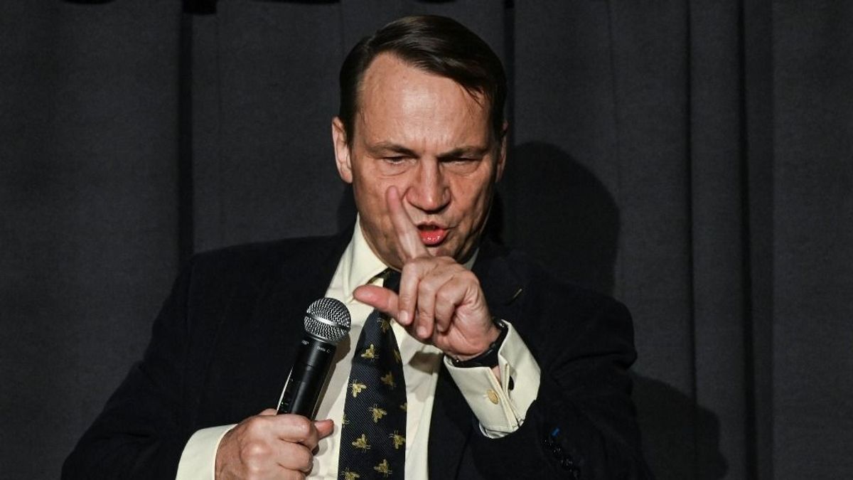 Botrány: konzervatív újságírót fenyegetett a háborúpárti Sikorski testőre + videó