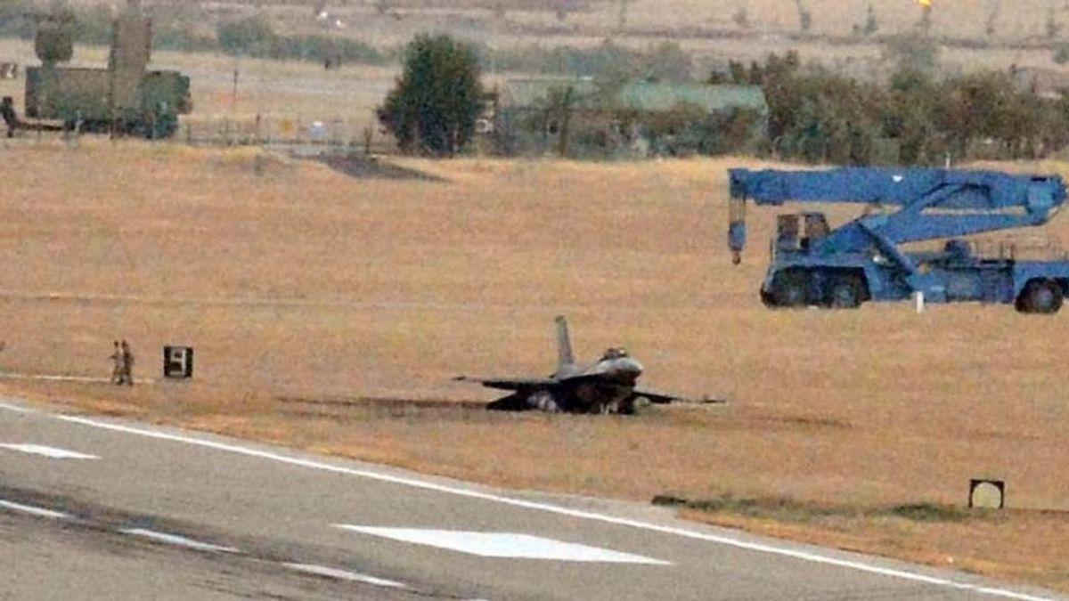 Zelenszkij magyarázkodik: valami nem stimmel az F-16-osok körül + videó