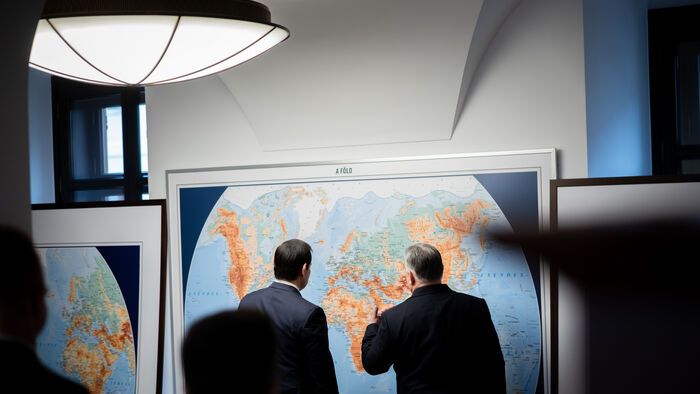 Az amerikai külügyminiszter Budapesten

Szöveg
Budapest, 2026. február 16. A Miniszterelnöki Kommunikációs Főosztály által közreadott képen Orbán Viktor miniszterelnök (j) és Marco Rubio amerikai külügyminiszter (b) a tárgyalásuk után tartott közös sajtót