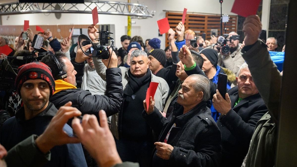 Megverték az informátort, aki leleplezte a lefizetett tiszás provokátorokat + videó