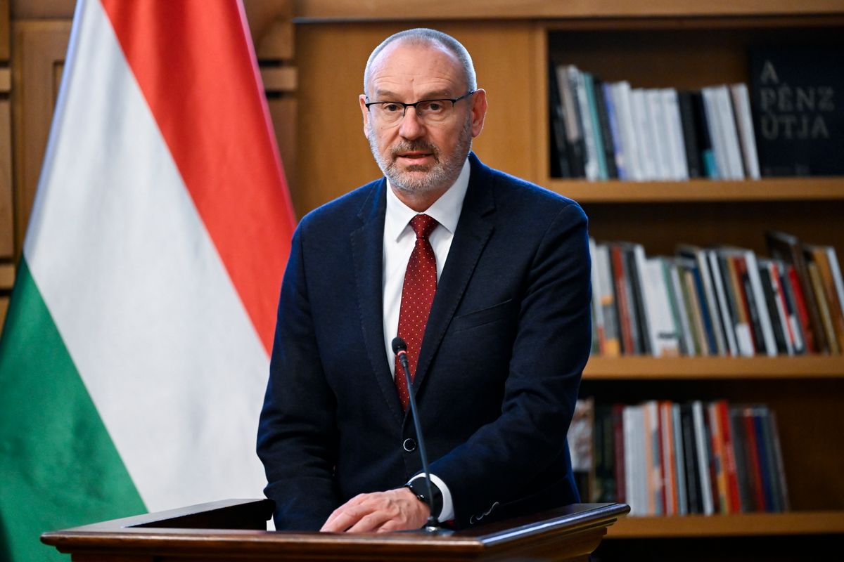 Budapest, 2025. november 3.
Zsigó Róbert, a Kulturális és Innovációs Minisztérium parlamenti államtitkára beszédet mond a Társadalmi Innovációs Díjak átadási ünnepségén a minisztériumban 2025. november 3-án.
MTI/Hegedüs Róbert