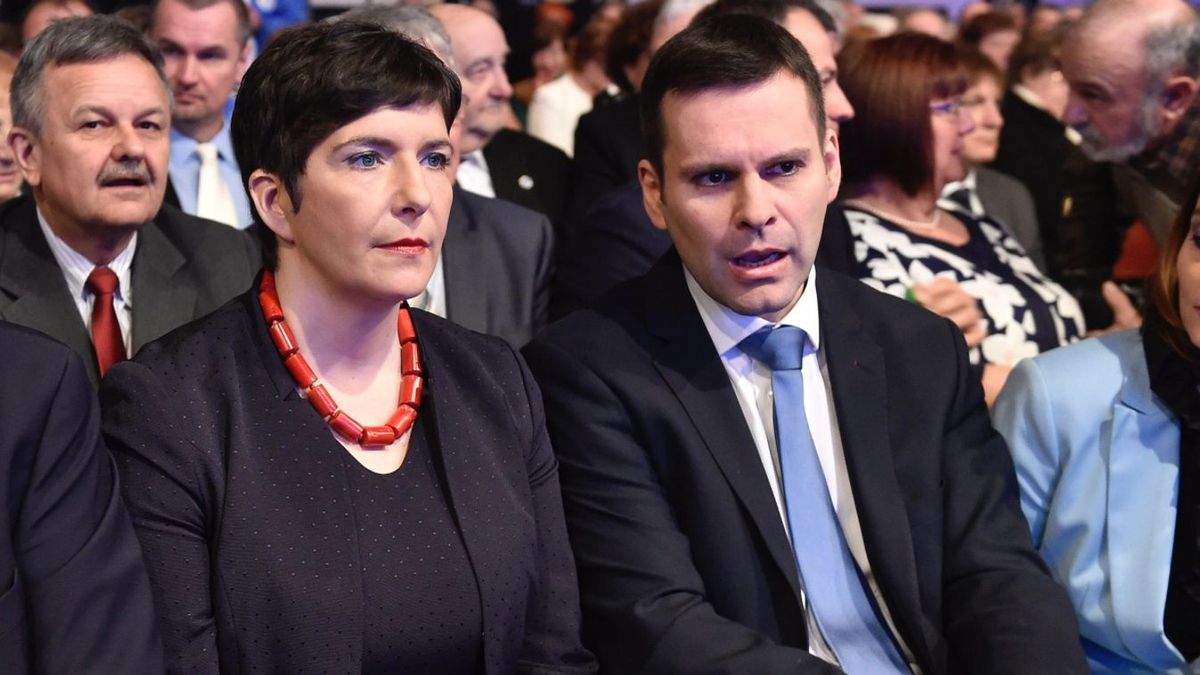 Dobrev szoknyája mögül óbégat Molnár, nehogy sírás legyen a vége az arcoskodásnak