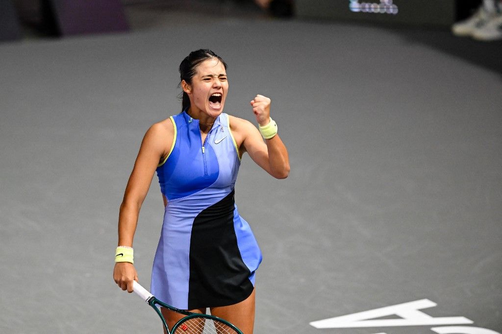 Emma Raducanu legyőzte a Bondár Annát megalázó ukrán Olekszandra Olijnyikovát és bejutott a kolozsvári tenisztorna döntőjébe