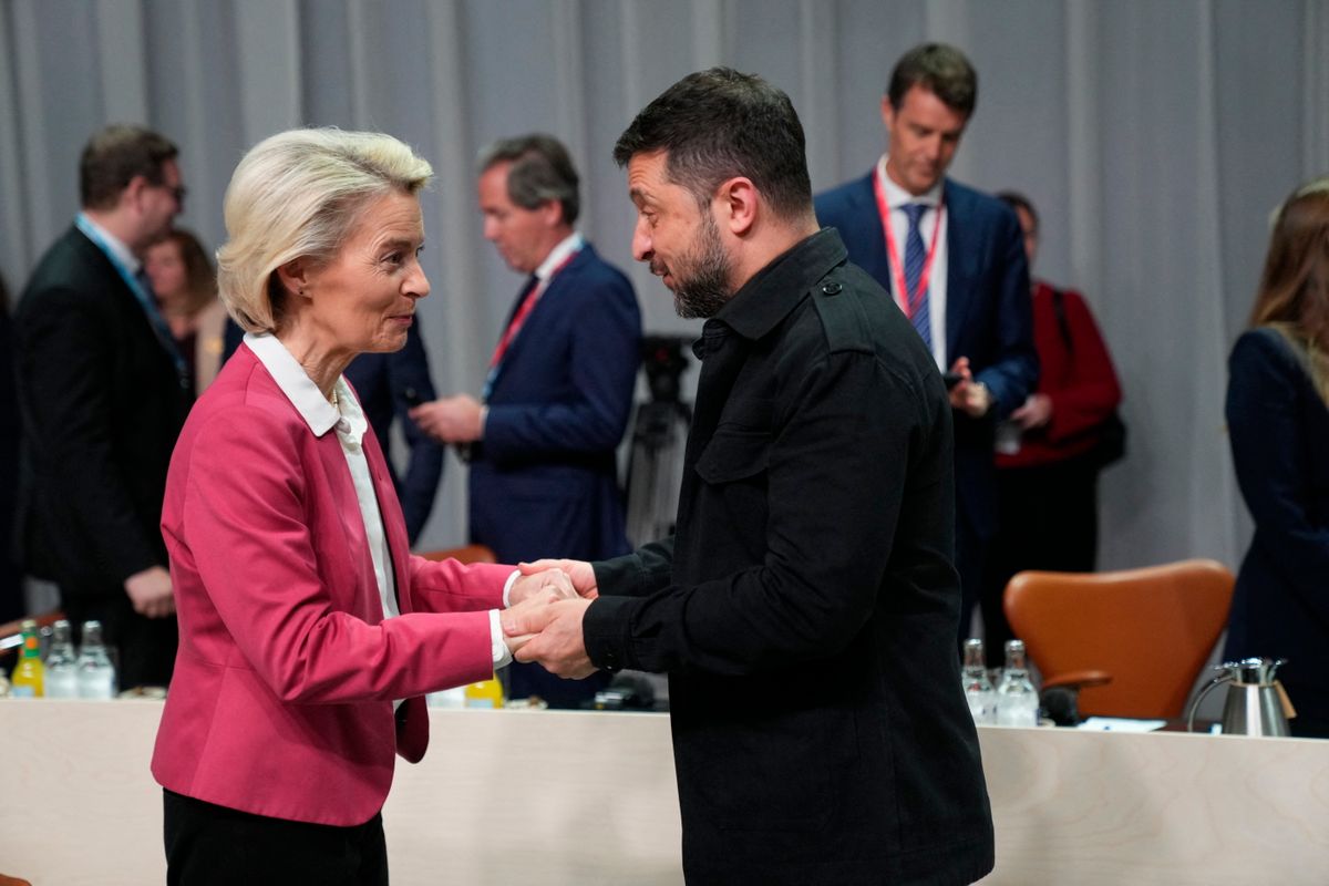 European Commission President Ursula Von der Leyen (L) and Ukraine's President Volodymyr Zelensky greet eachothers as they arrive for a working session of the 7th European Political Community (EPC) Summit at the Bella Center in Copenhagen on October 2, 2025. (Photo by Ida Marie Odgaard / Ritzau Scanpix / AFP) / Denmark OUT