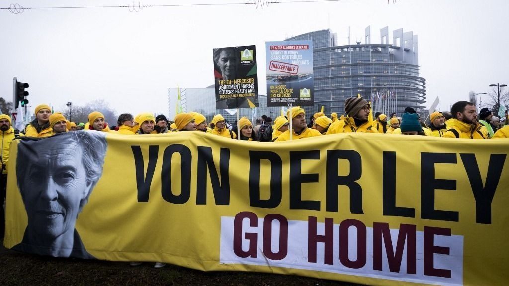 Von der Leyen újabb „akadályozó korlátokat” bontana le