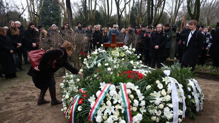 Tarr Béla temetése