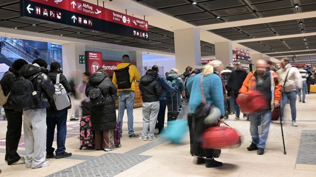 A berlini repülőteret hivatalosan is újranyitották