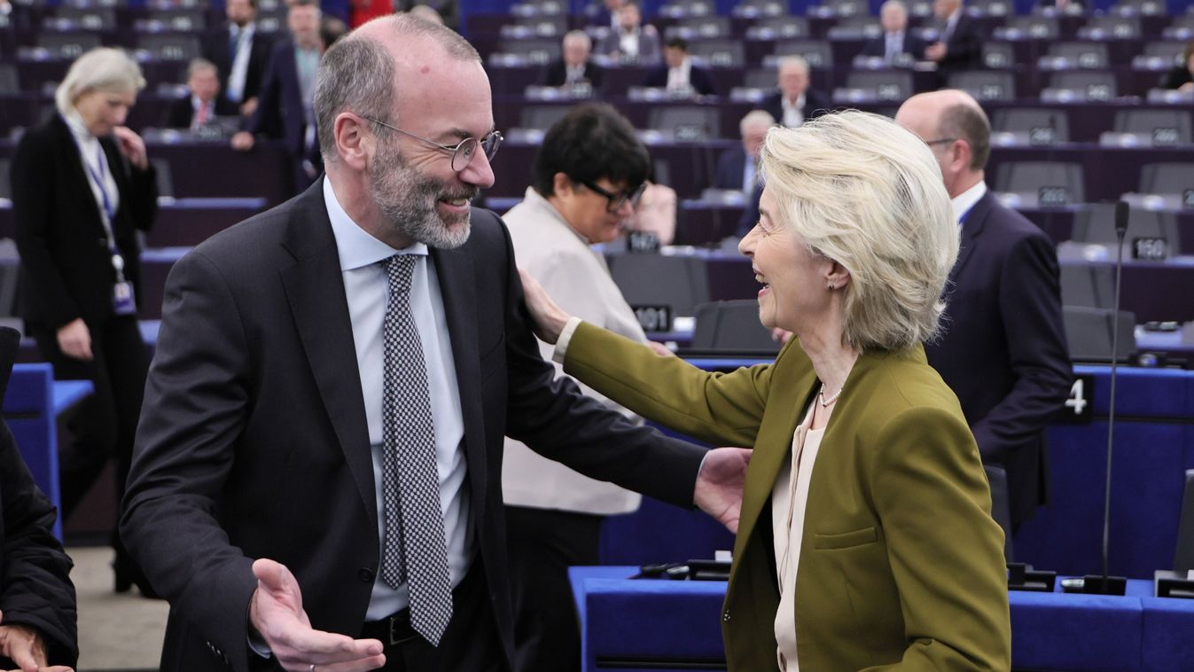 
Manfred Weber, az Európai Néppárt (EPP) frakcióvezetője (b) és Ursula von der Leyen, az Európai Bizottság elnöke üdvözli egymást az Ukrajna uniós támogatásáról tartandó vita előtt az Európai Parlament plenáris ülésén Strasbourgban 2025. november 26-án.
M