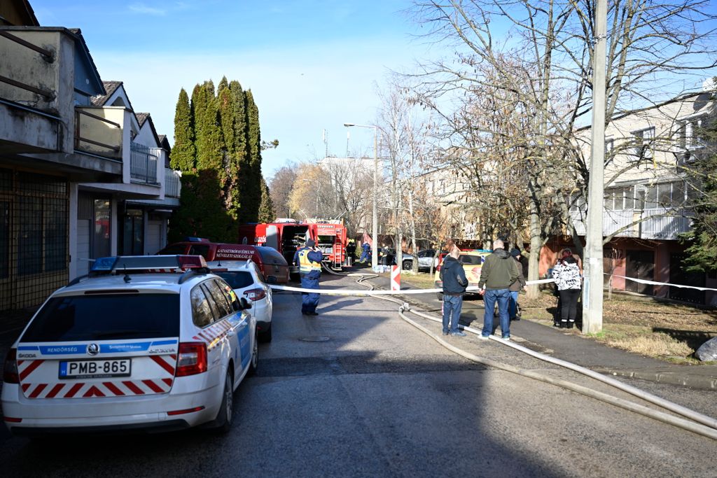 Kigyulladt egy kétszintes épület Budakeszin