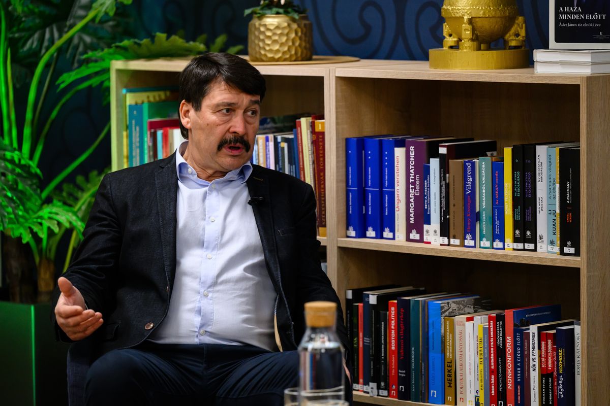 Székesfehérvár, 2026. február 11.
Áder János volt köztársasági elnök A haza minden előtt című könyvének bemutatóján a Mathias Corvinus Collegium (MCC) székesfehérvári képzési központjában 2026. február 11-én.
MTI/Vasvári Tamás