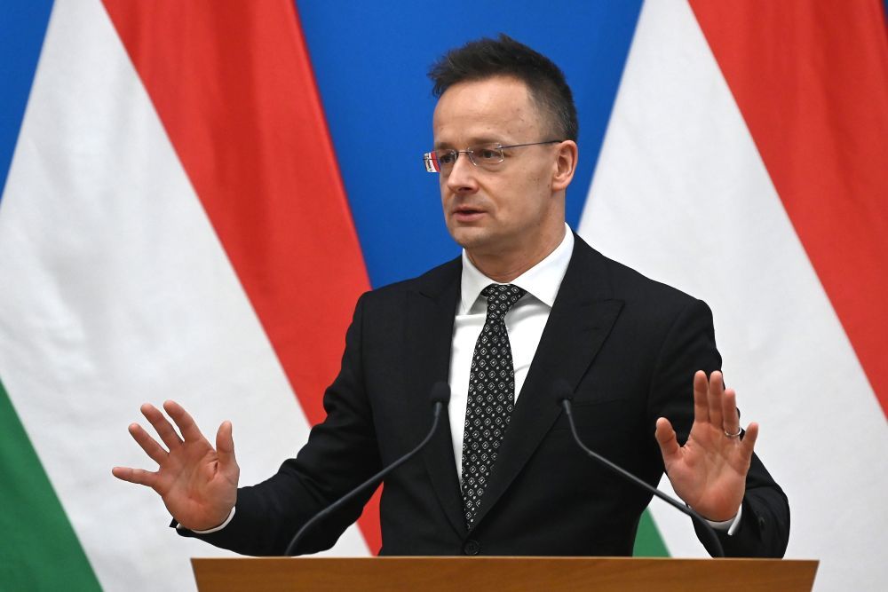 Szijjártó Péter hangsúlyozta, hogy Ukrajnában egy teljesen reménytelen és értelmetlen háború zajlik