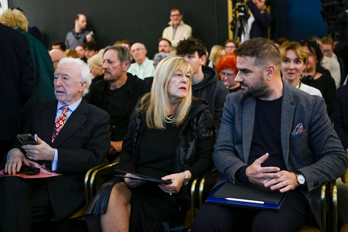 Budapest, 2025. október 1.
John O’Sullivan, a Danube Institute elnöke, Schmidt Mária, a Terror Háza Múzeum főigazgatója és Fekete Rajmund, a Kommunizmuskutató Intézet igazgatója (b-j) az Arthur Koestler - Diktatúrák Krónikása című konferencián a Kertész Imre Intézetben 2025. október 1-jén. A konferenciát a Kertész Imre Intézet és a Kommunizmuskutató Intézet rendezte Arthur Koestler születésének 120. évfordulója alkalmából.
MTI/Purger Tamás