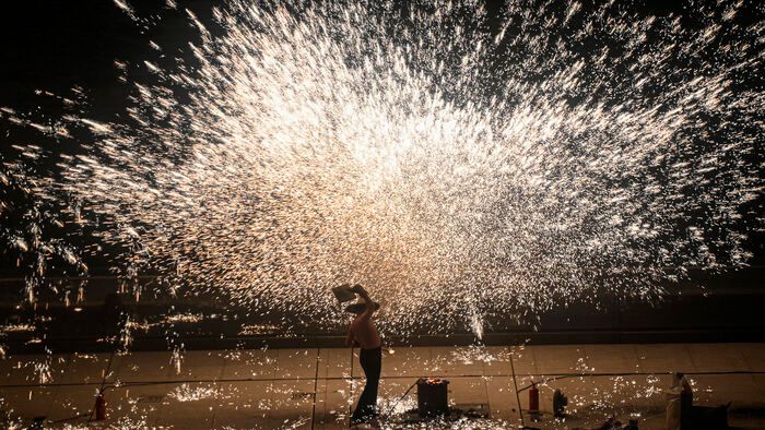 Kína - Látványos előadás Shanghajban a Ló holdújévének ünnepén