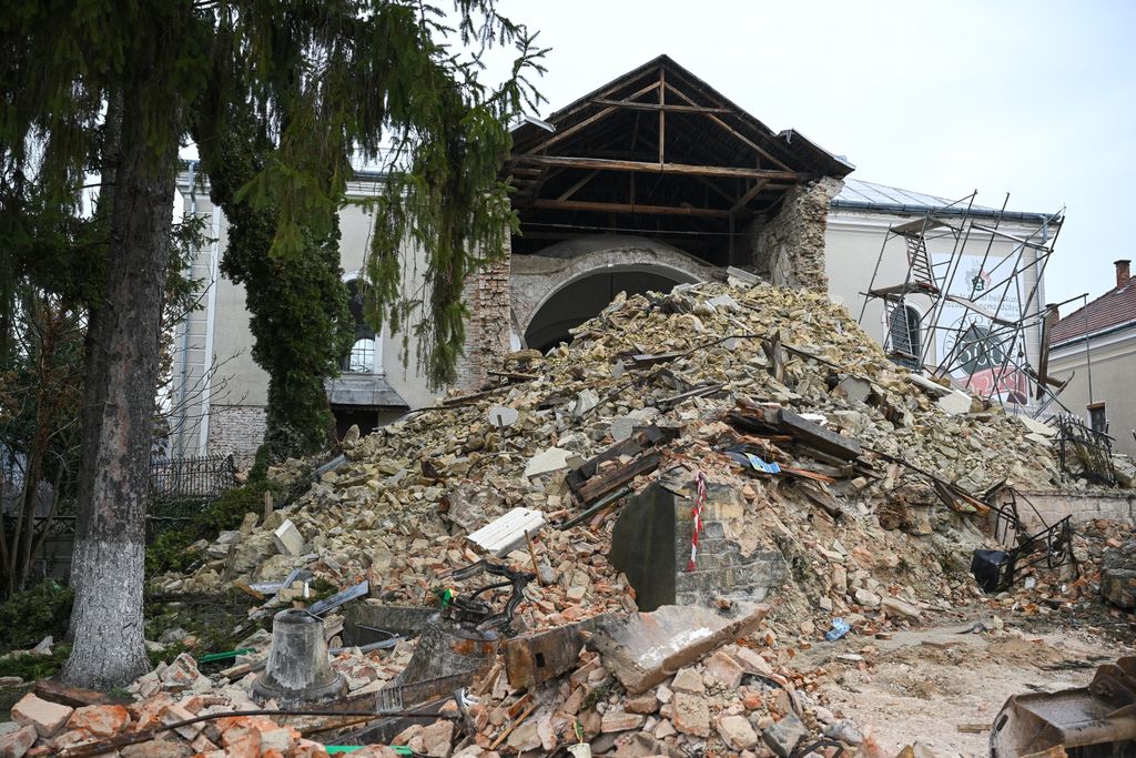 Leomlott a szilágycsehi református templom tornya