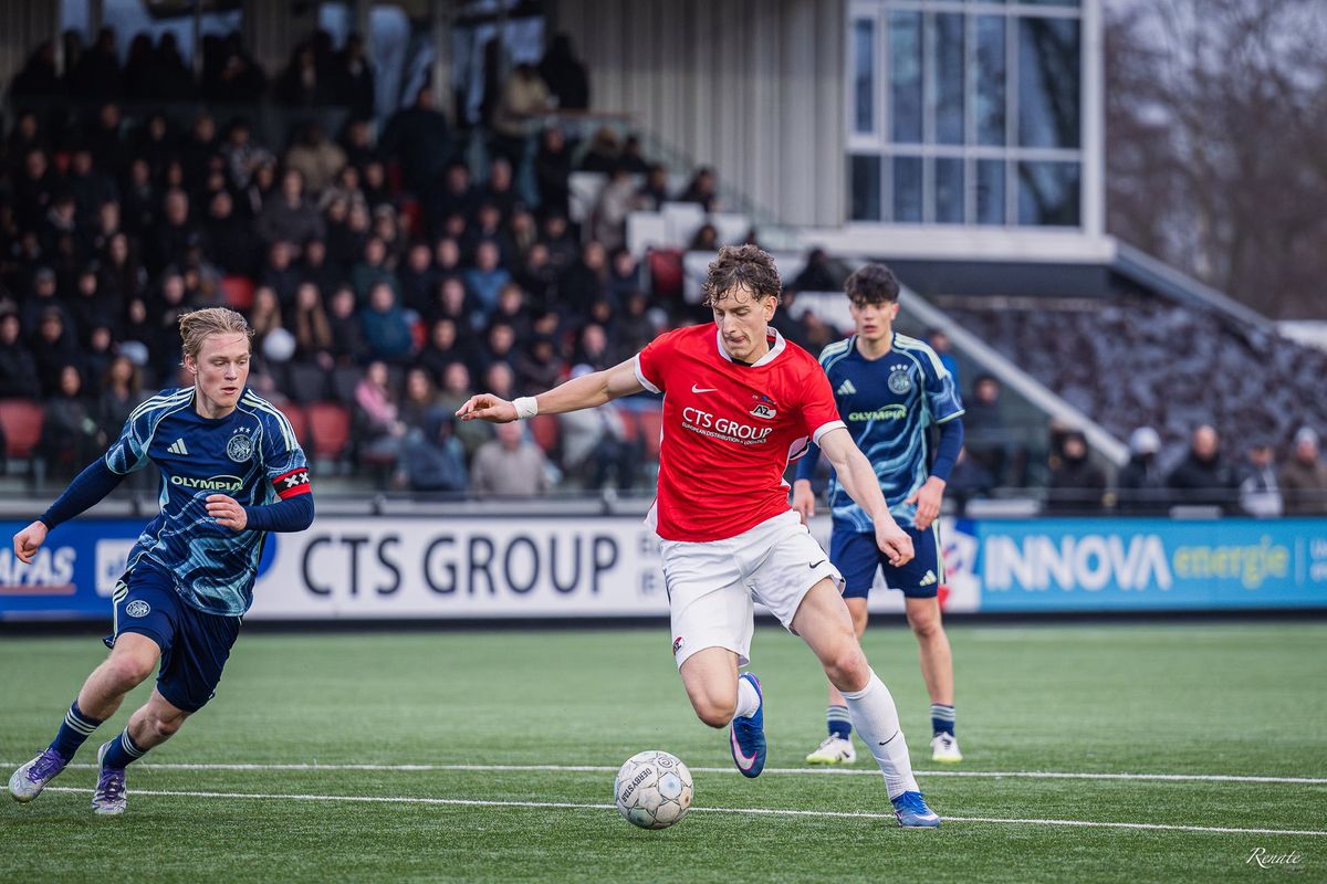 Kovács Bendegúz életveszélyes a kapu előtt, az AZ Alkmaar magyar csatárát Nick Woltemadéhoz hasonlítják