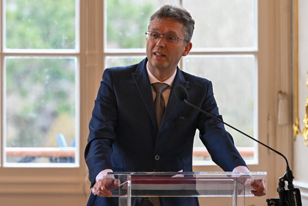 Gödöllő, 2026. február 20.
Hankó Balázs kultúráért és innovációért felelős miniszter beszédet mond a kormány és az Élvonal Alapítvány 25 éves stratégiai keretmegállapodásának, és 6 éves finanszírozási szerződésének aláírásán a Gödöllői Királyi Kastélyban 2026. február 20-án.
MTI/Máthé Zoltán