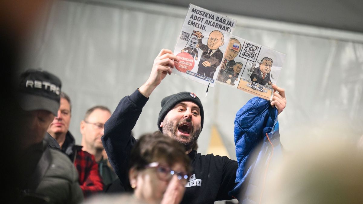 Már nem is titkolják a tiszások, hogy fizetett provokátorok jelennek meg balhézni a Lázárinfókon