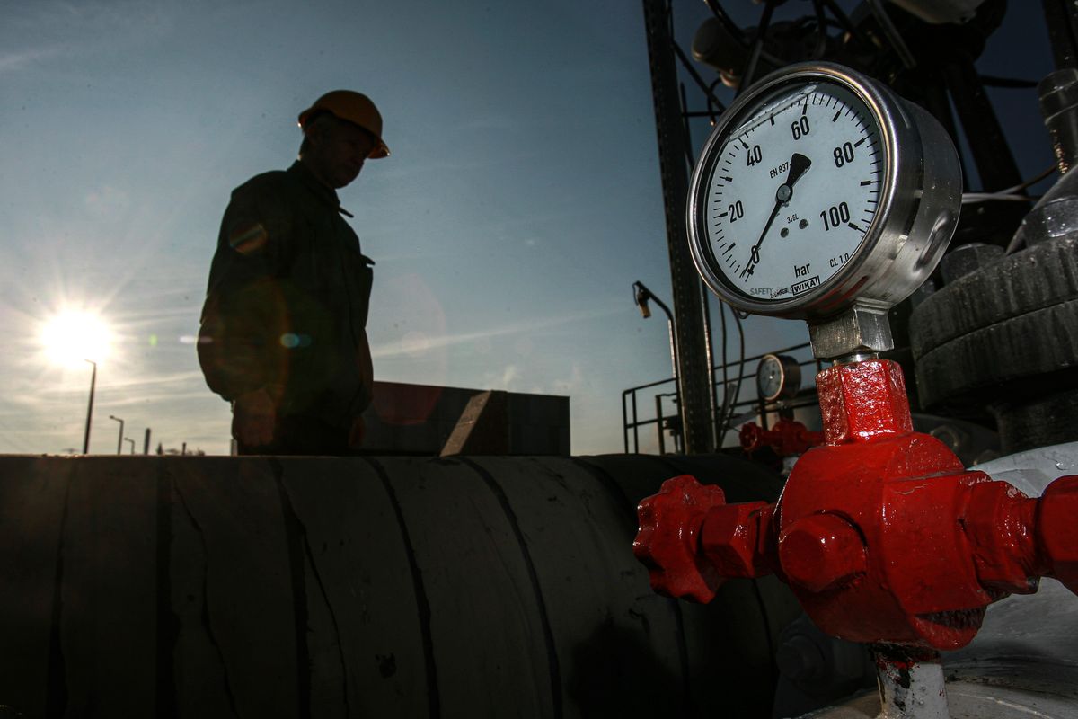 Százhalombatta, 2007. január 9. A Mol Nyrt. Dunai Finomítójában a Barátság kõolajvezeték fogadóállomása. Leállt január 8-án este a Barátság vezetéken a kõolajszállítás Magyarországra. Az orosz cégek vis maiorral indokolják az európai vállalatokkal szembeni szerzõdéses kötelezettségeik elmulasztását, azt, hogy Oroszország leállította szállításait a Fehéroroszországon át haladó Barátság vezetéken.