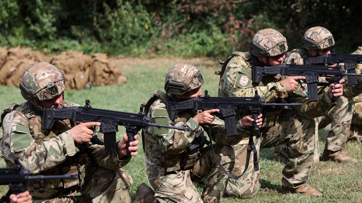 A tiszások nem örülnek a hathavi fegyverpénznek