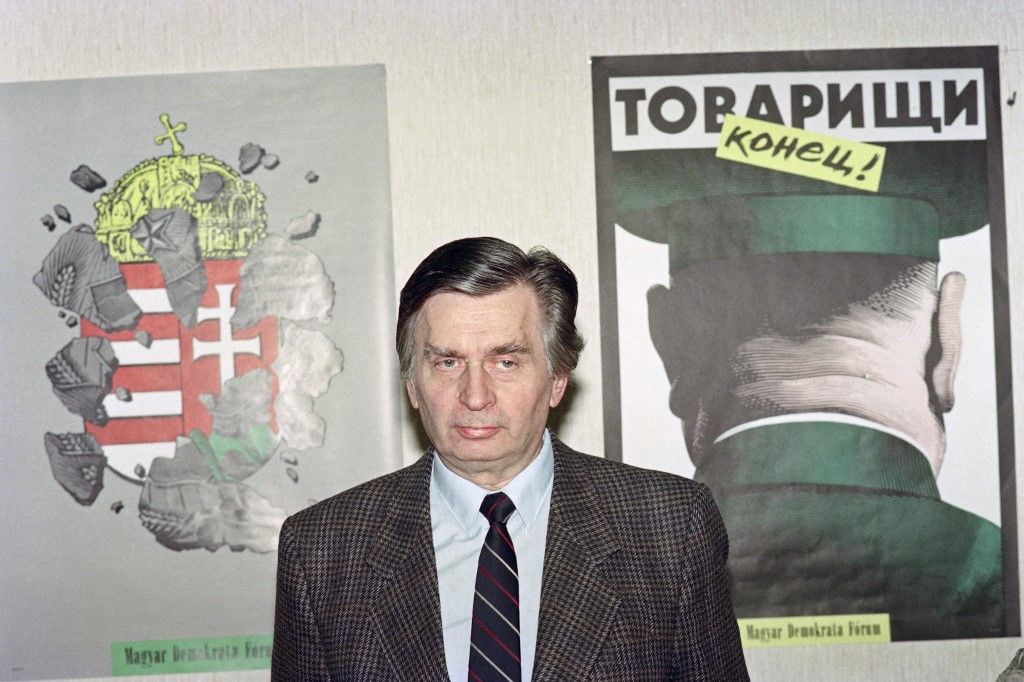 Picture taken on February 14, 1990 in Budapest shows leader of the Hungary Democratic Forum (MDF) Jozsef Antall. (Photo by Boris HORVAT / AFP)