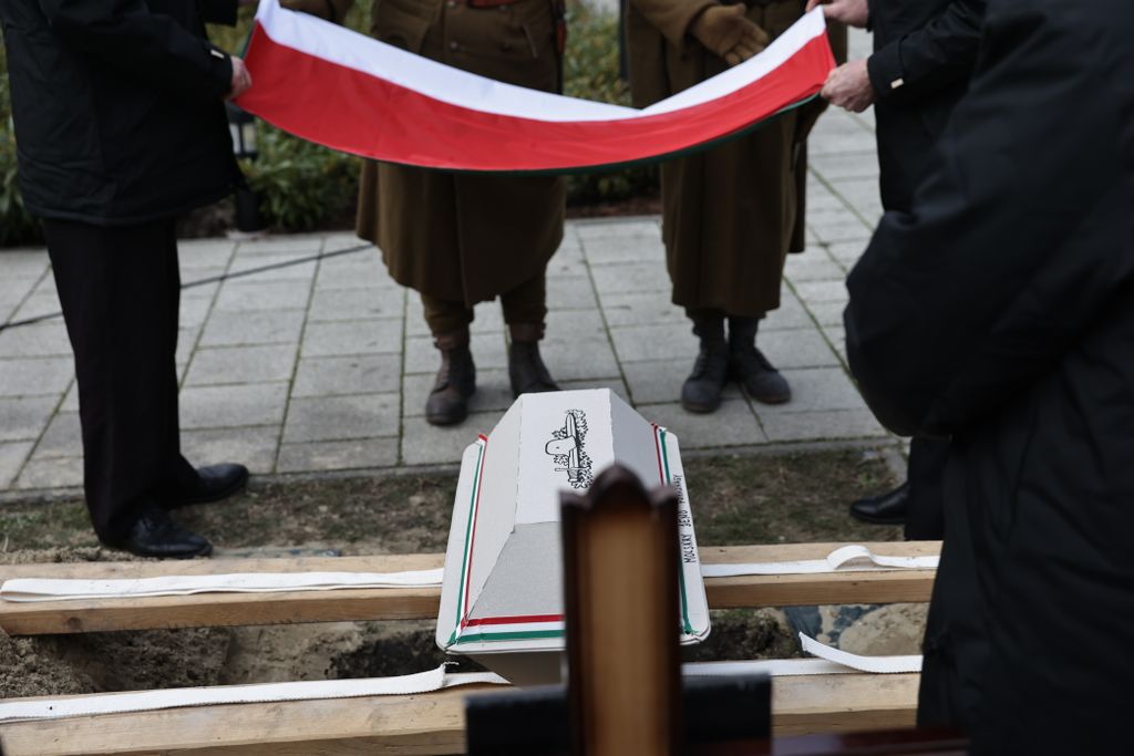 hősi halott magyar katona újratemetési szertartása Fiumei úti sírkert 