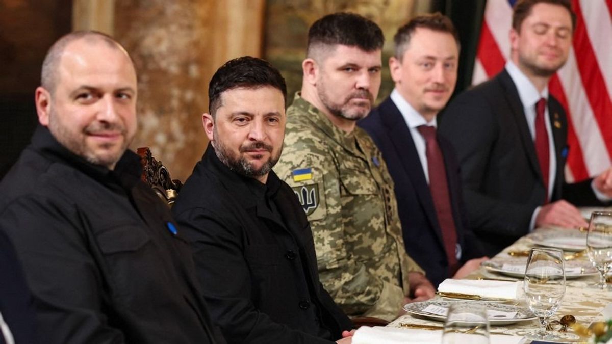 Zelenszkij vonattal indította útnak az ukrán delegációt a béketárgyalásra