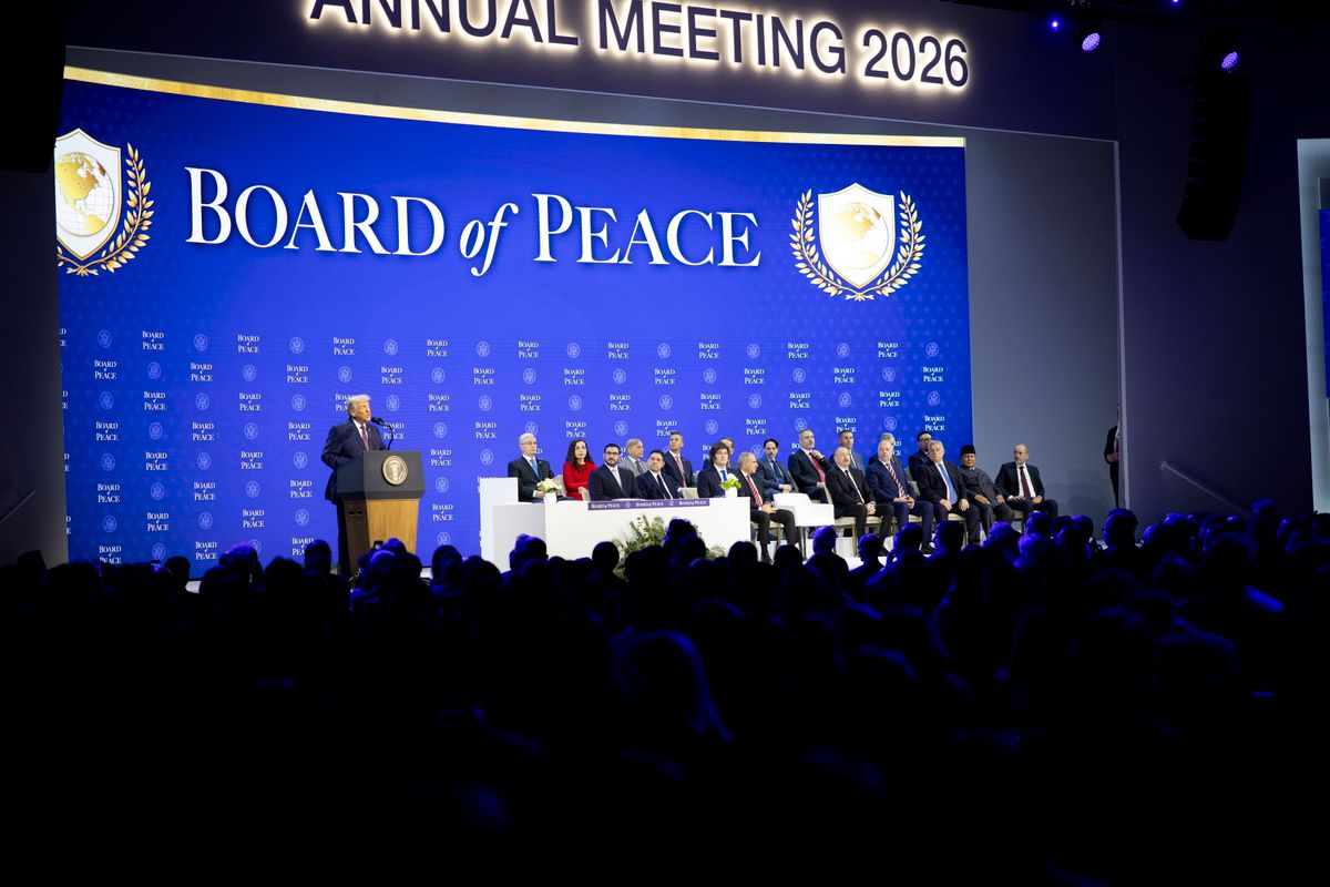 Január 22-én írták alá a Béketanács alapító okiratát Fotó: Miniszterelnöki Kommunikációs Fõosztály/Fischer Zoltán / MTI/Miniszterelnöki Kommunikáció 