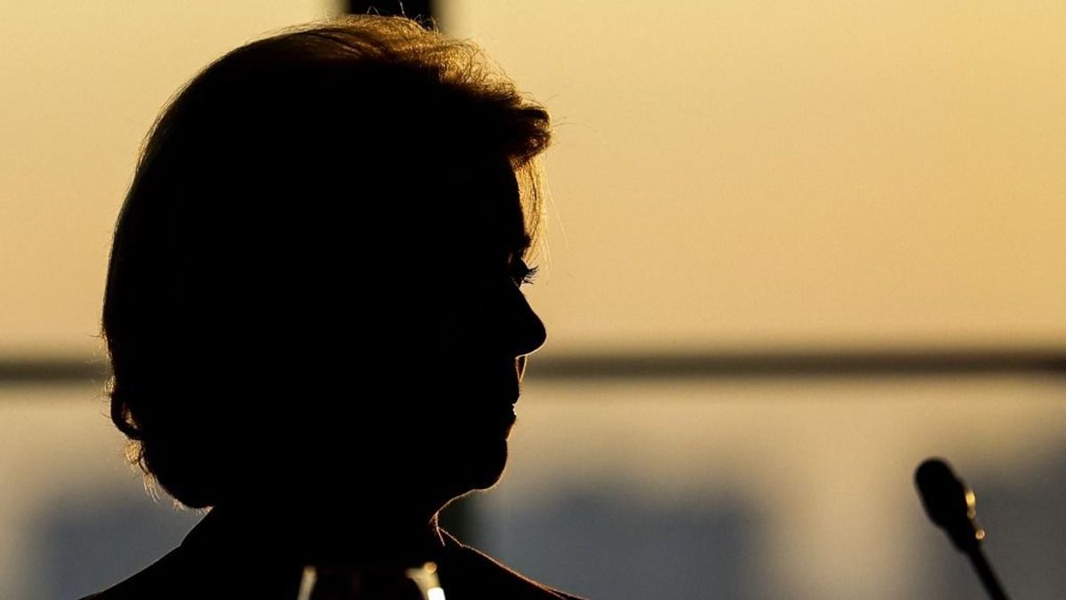 A trónok harca Brüsszelben: Von der Leyen „elnöki” hatalma és Weber szuverenitásromboló terve