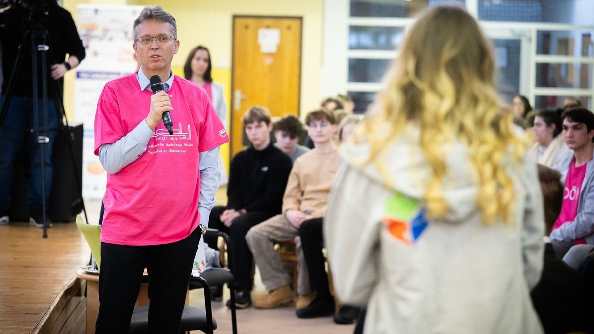 A duális képzés erősítéséről beszéltek a százhalombattai fórumon