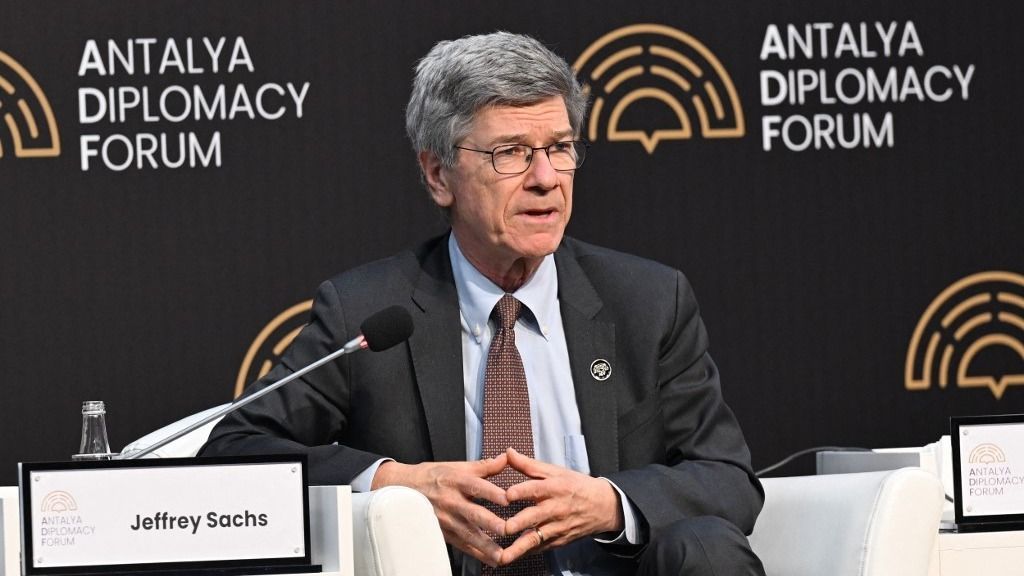 Jeffrey Sachs véleménye szerint Európa lábon lőtte magát az orosz gáz elvágásával