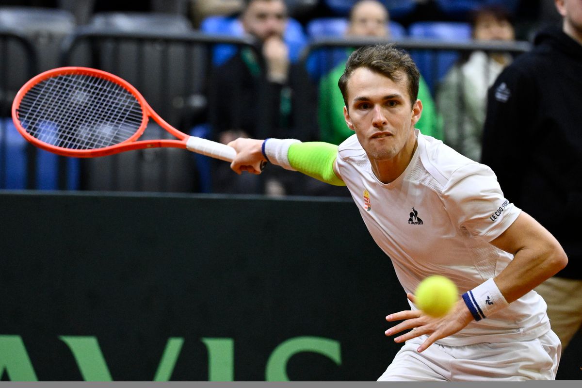 A magyar férfi-teniszválogatott tagjai közül Piros Zsombor nyitotta az Egyesült Államok elleni Davis-kupa-párharcot, méghozzá Tommy Paul ellen