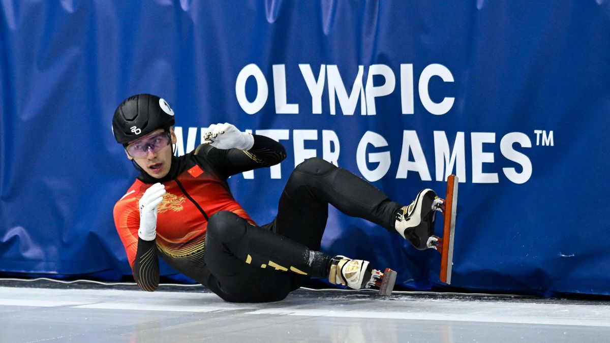 Videón, ahogy Liu Shaoang a falban végezte, kifütyülték a magyar főbírót