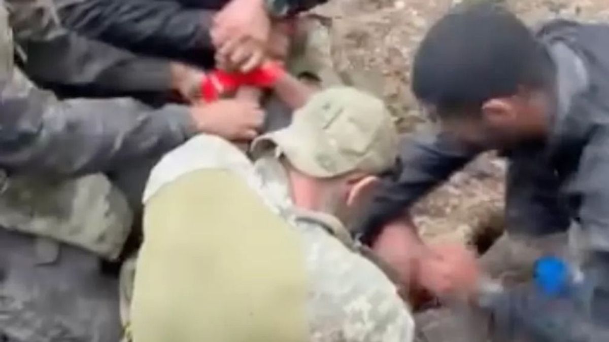 Kínzások és bántalmazások a sajátjaiktól: ez vár az ukránok mellett harcoló külföldiekre