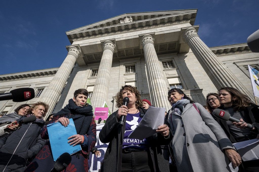 Members of the Swiss National Council Tamara Funiciello of the Social Democratic Party (C) delivers a statement next to President of the Green Party of Switzerland Lisa Mazzone (L) after the decision by the Swiss Federal Court of not voting again on women's retirement age, in Lausanne, on December 12, 2024. After the news that official financial forecasts for the pension system had been miscalculated, left-wing groups appealed to the result of the 2022 vote to increase the retirement age for women. (Photo by Fabrice COFFRINI / AFP)