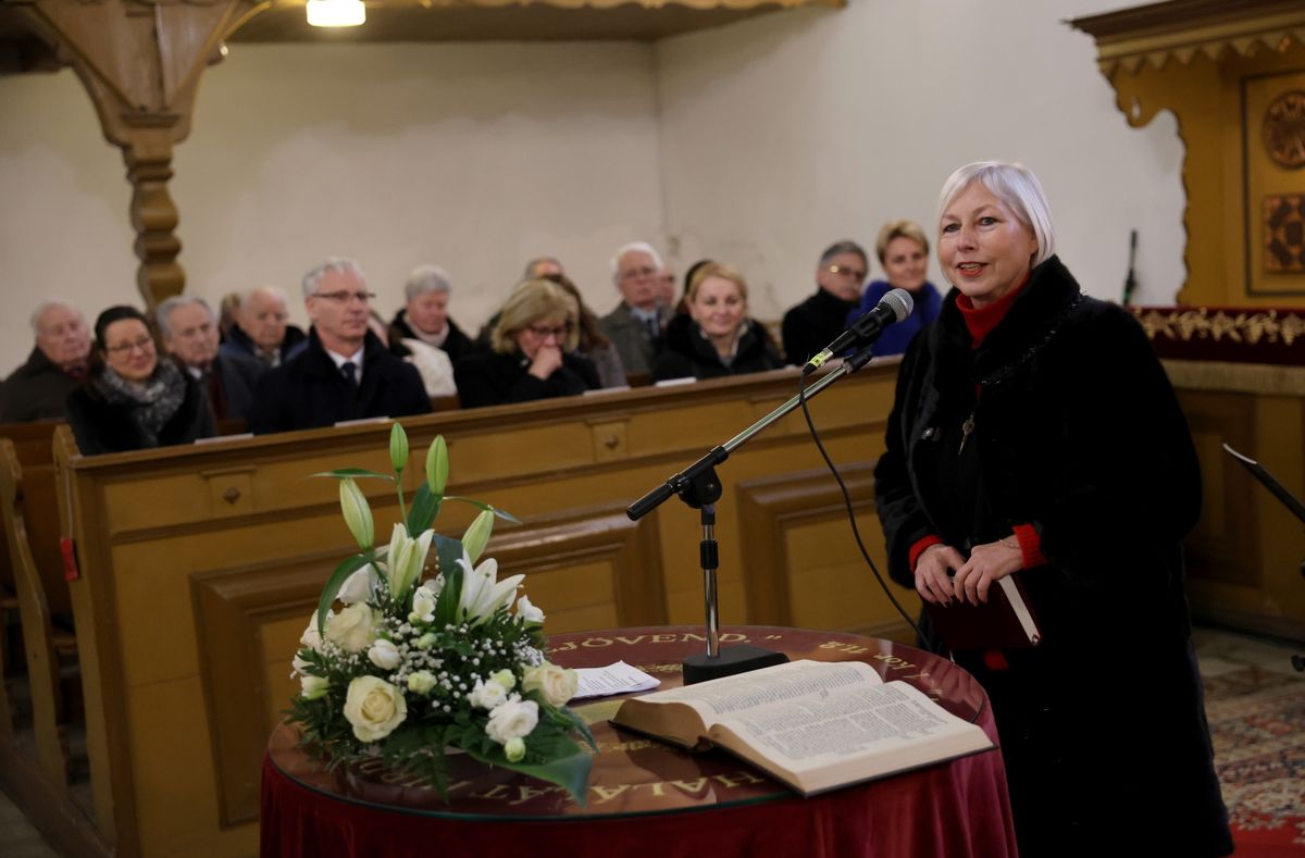 Miskolc, 2026. február 1.
Csöbör Katalin fideszes országgyűlési képviselő beszédet mond a megújult hejőcsabai református templom átadóján Miskolcon 2026. február 1-jén. A templom tornya mintegy százmillió forintból újult meg, a munkálatokat a kormány 80 millió forinttal segítette.
MTI/Vajda János