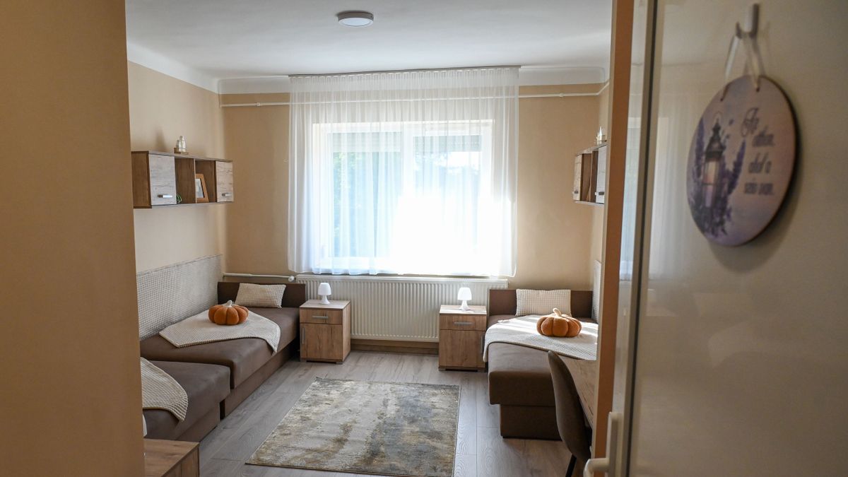 Tört-zúzott, ütött, és pisztolyt tartott a nevelője fejéhez egy fiatal a lakásotthonban, Somogyban