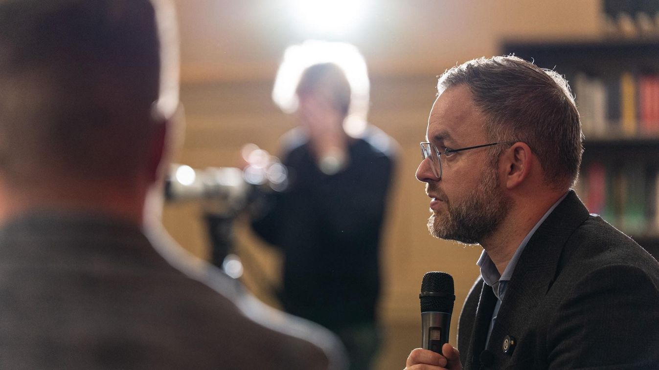 Orbán Balázs
Facebook