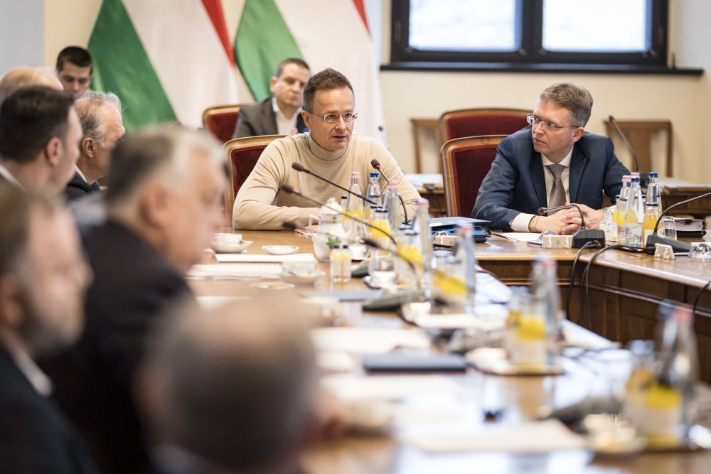 Szijjártó Péter kifejtette, hogy a Zelenszkij-terv harmadik pontja szerint Magyarországon politikai váltást kell elérni