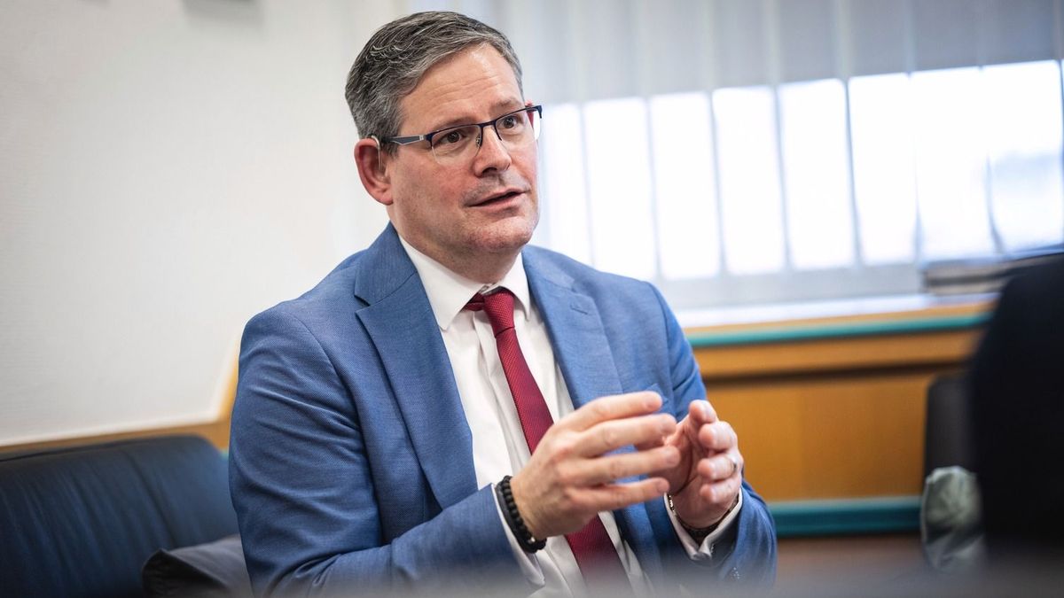 Már a megváltozott munkaképességűek – köztük a fogyatékossággal élők – fele dolgozik, 81,9 milliárd forint segíti a foglalkoztatásukat