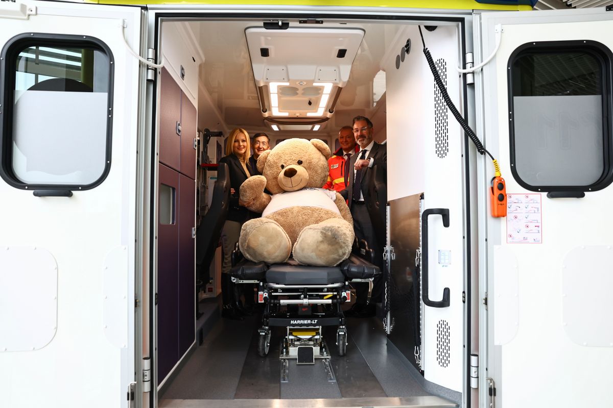 Pro Filii mentőutó átadása
Orszáhgos Mentőszolgálat
Mészáros csoport
Mészáros Lőrincz
Várkonyi Andrea