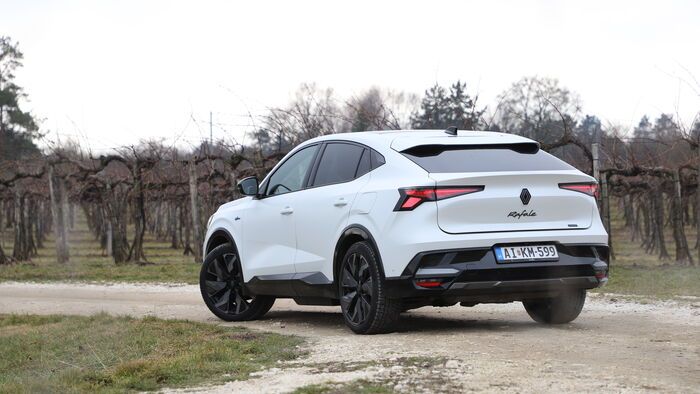Renault Rafale PHEV teszt