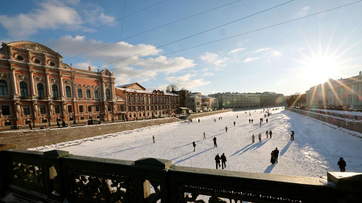 Kiesett egy kisfiú egy ház kilencedik emeletéről, mégsem halt meg
