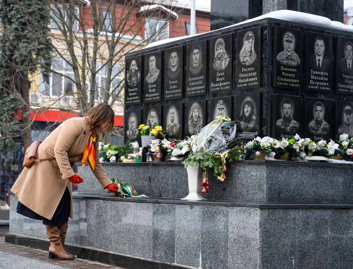 A képviselő szerint a háború egyik tragédiája, hogy az emberi sorsok háttérbe szorulnak a katonai szempontok mögött 