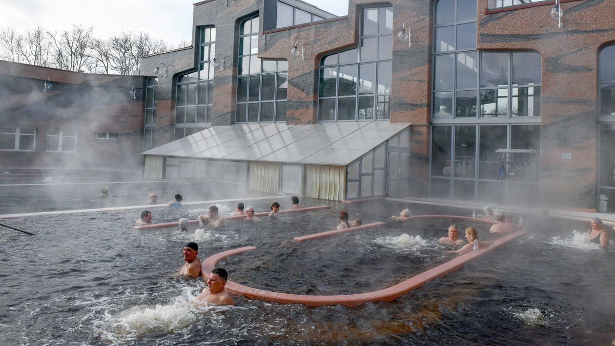 Bezuhant a vízbe egy nő a zalai termálfürdőben, nem akárki mentette meg az életét + fotó