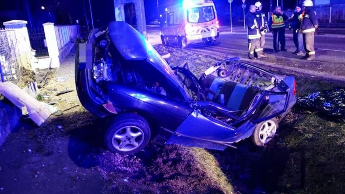 Felismerhetetlenné tört az autó a nagyradai halálos balesetben