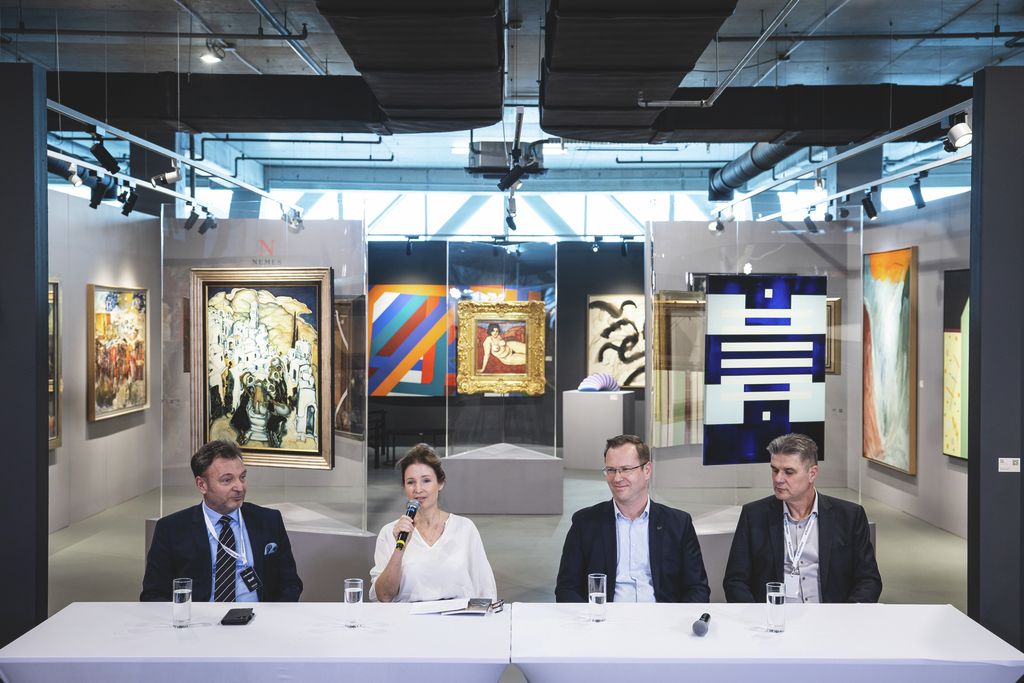 20260225 Budapest
Art & Antique Műkereskedelmi vásár és kiállítás a Bálnában.
Képen: Tausz Ádám, a rendezvény fő szervezője,
Fotó: Ladóczki Balázs - Mediaworks