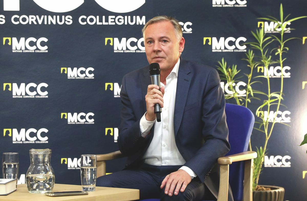 20231129 Miskolc
Boris Kálnoky, a nemzetközileg is ismert újságíró, a Die Welt napilap tudósítója, az MCC Médiaiskola vezetője volt a vendég a miskolci MCC-ben.
Fotó: Bujdos Tibor BT
Észak-Magyarország
A képen: Boris Kálnoky